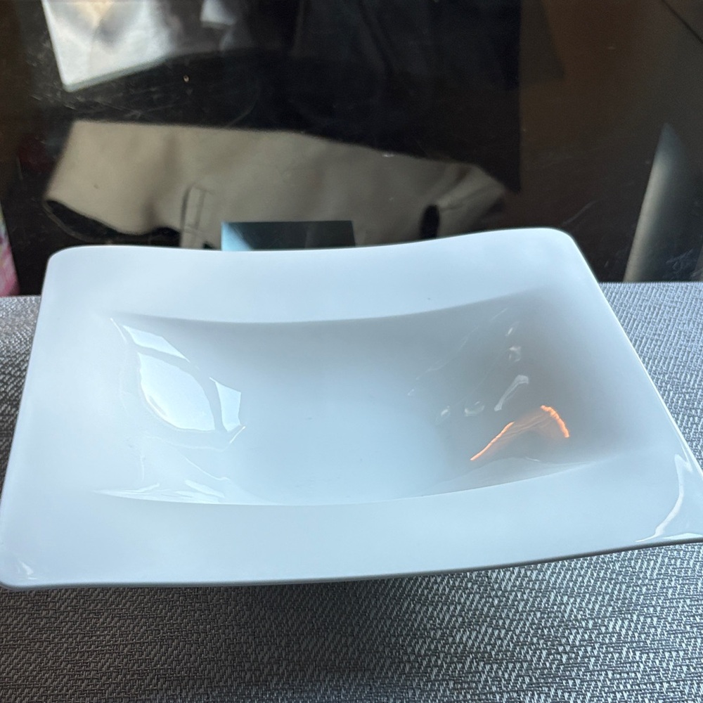 Villeroy & Boch White Porcelain Bowl with Logo Stamp